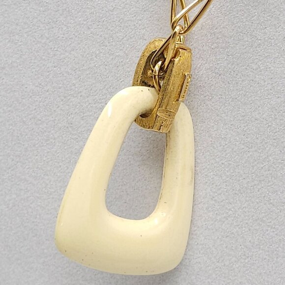 Trifari Mid Century Gold Tone Chain Necklace With Cream Enamel Pendant 16 Inches - Picture 3 of 6